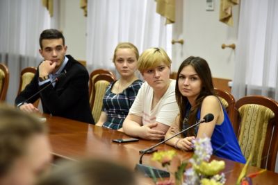 Concurs de eseuri - Biblioteca