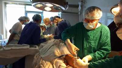 Intervenție chirurgicală în premieră